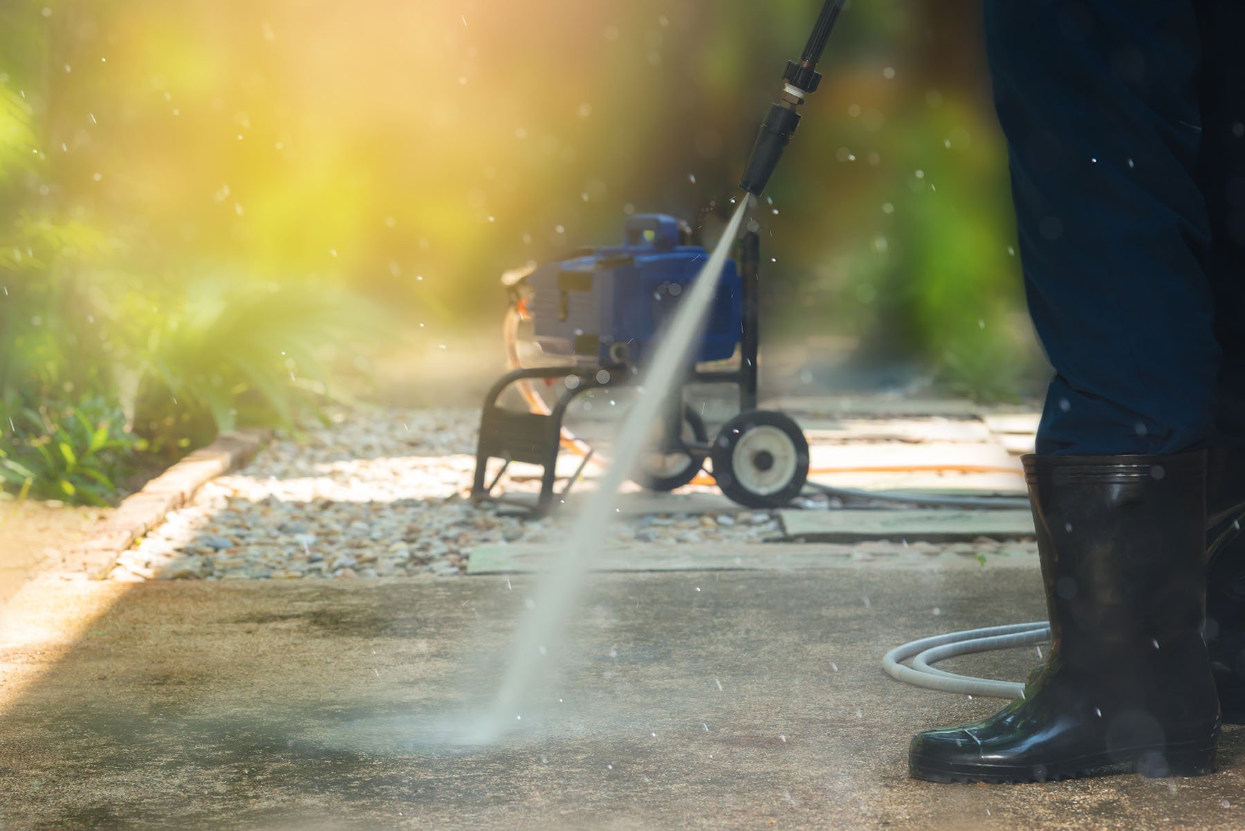 High-pressure jet washing in action